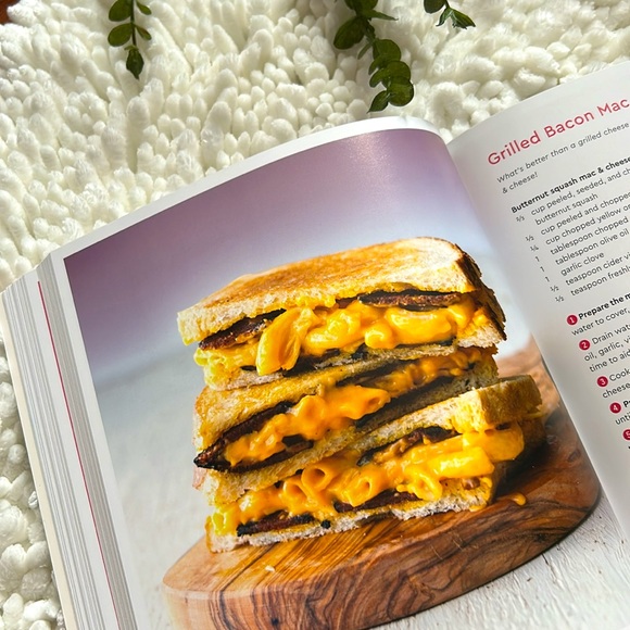 The VegNews Guide To Being A Fabulous Vegan by Jasmine Singer & VegNews Magazine - Picture 4 of 5